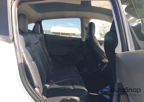 2021 Tesla Model Y Long Range Dual Motor All-Wheel Drive z USA, uszkodzony, nr VIN 5YJYGDEE9MF199888